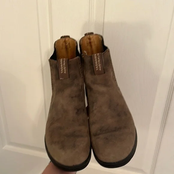 Blundstone Brown and Black Chelsea Boots with Elastic Panels - Picture 4 of 4